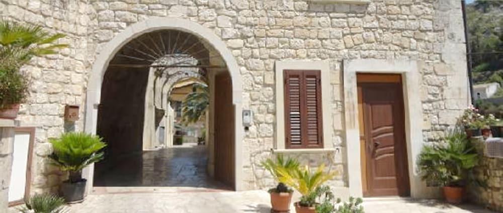 Pineta Monserrato Modica Bagian luar foto