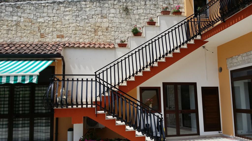 Pineta Monserrato Modica Bagian luar foto
