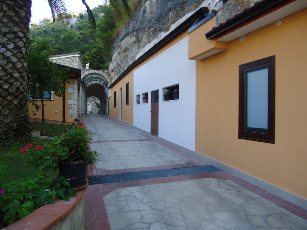 Pineta Monserrato Modica Bagian luar foto